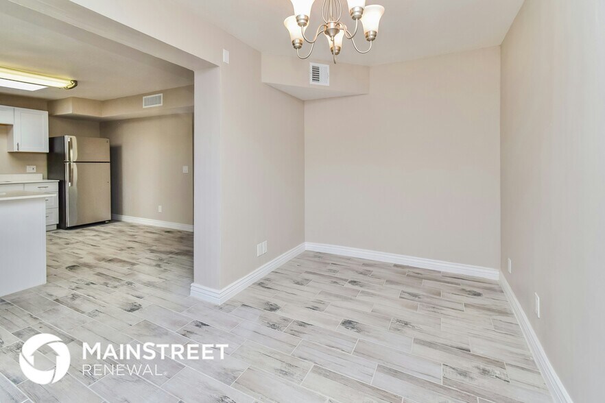 Primary Photo - 1735 E Warren Pl