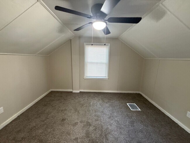 Building Photo - Fully Renovated 3-Bedroom Home – Move-In R...