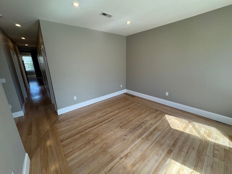 Building Photo - 35 Cameron Ave