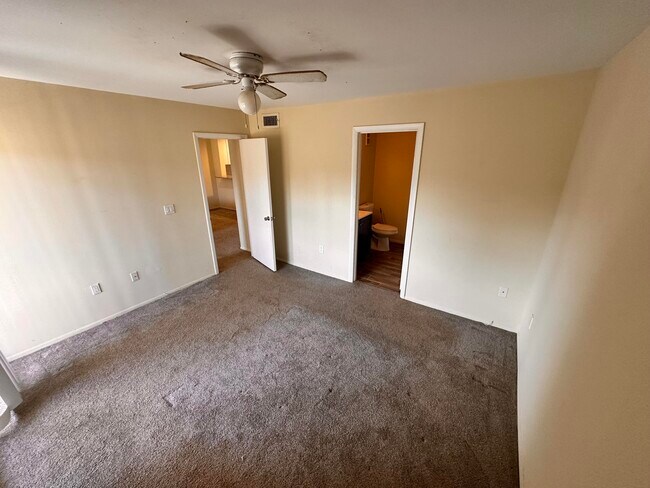 Building Photo - 4815 Via Palm Lakes