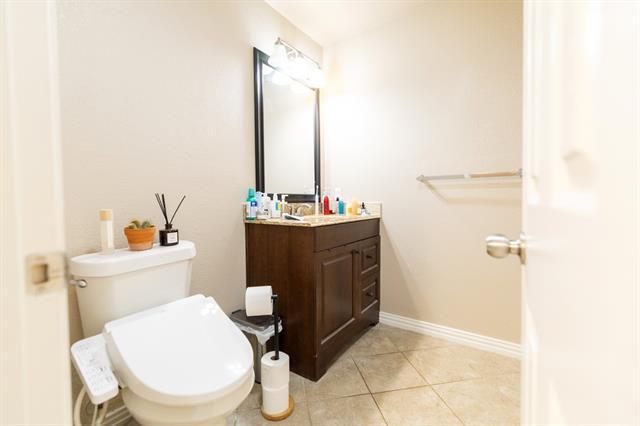 Building Photo - 5000 Latham Dr