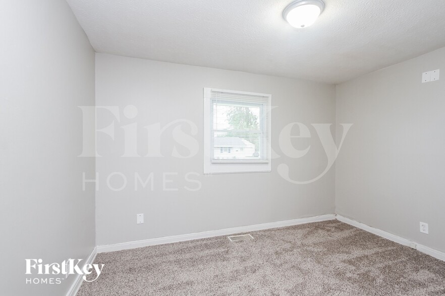 Building Photo - 4905 Barlow Dr