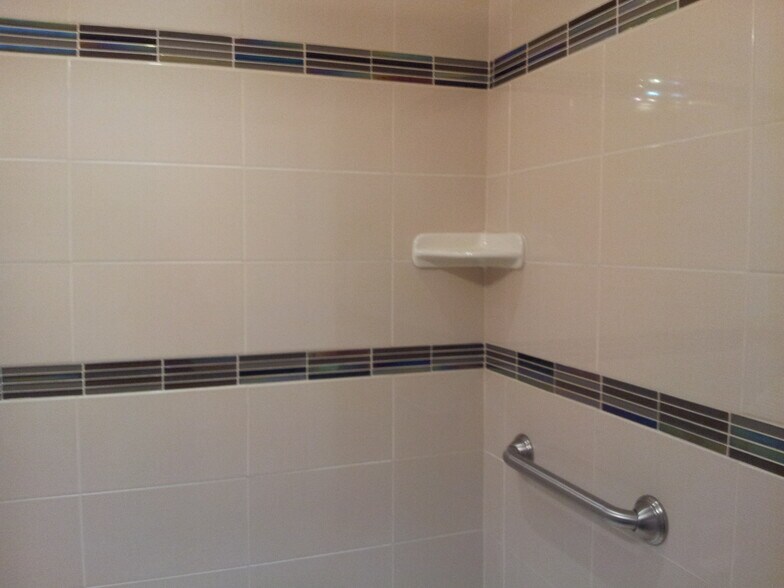 Building Photo - 225 College Dr