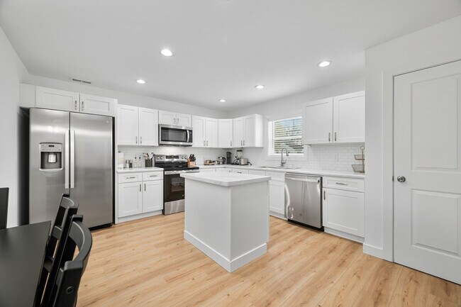 Building Photo - 1019 Central Ave