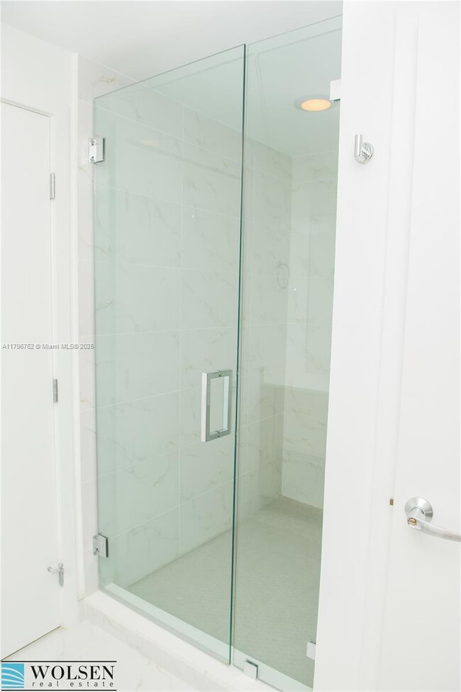 Building Photo - 16385 Biscayne Blvd