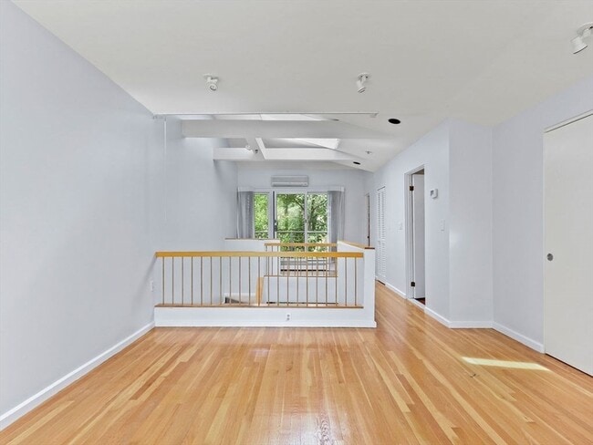 Building Photo - 336 Harvard St