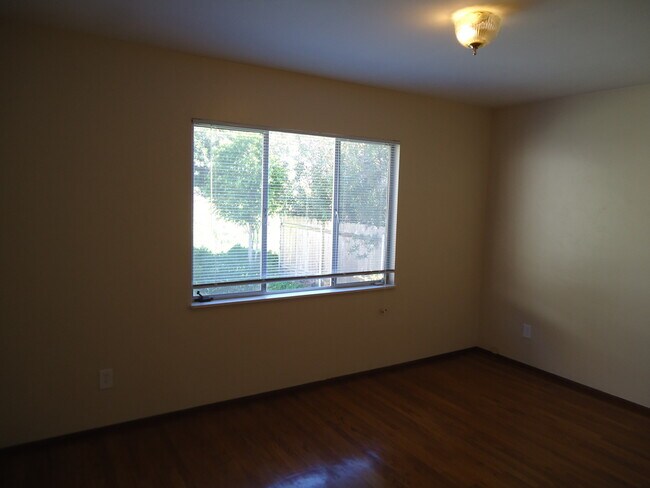 Building Photo - 1629 Linbrook Dr
