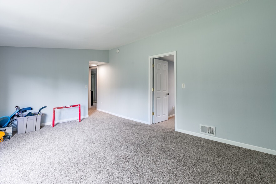 Building Photo - 226302 Swan Ave