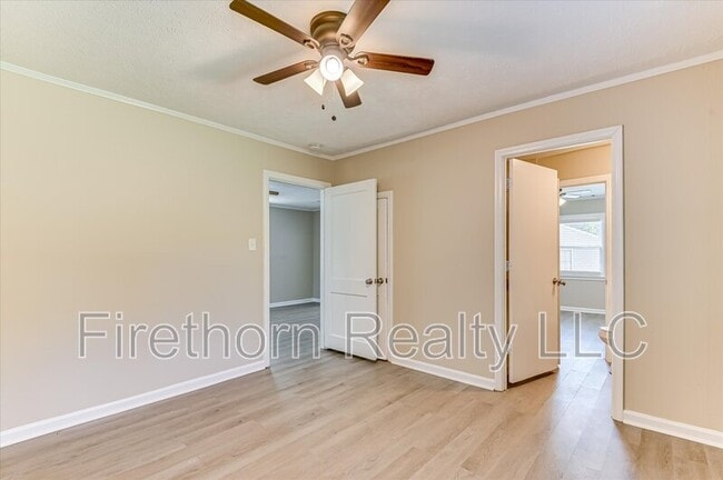 Building Photo - 924 Royalette Ave