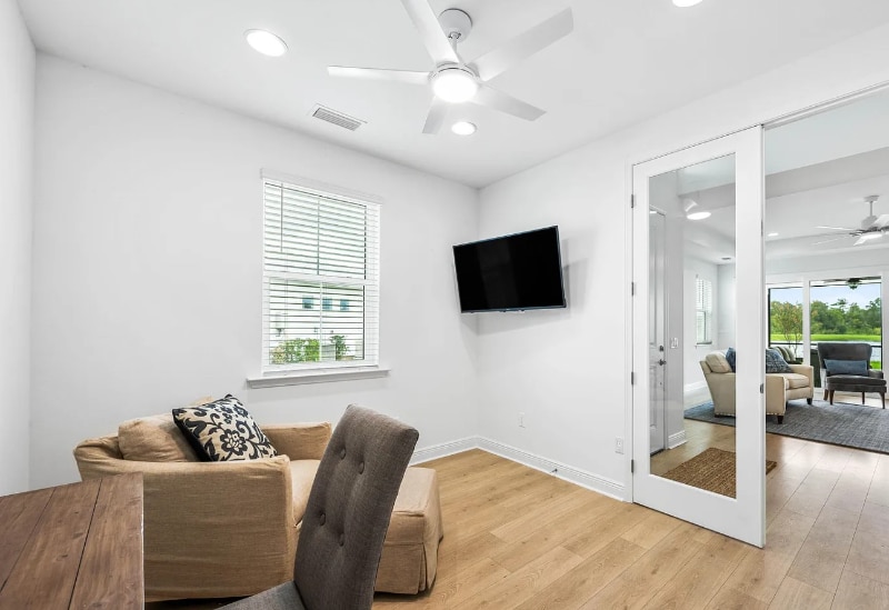 Building Photo - 8570 Island Breeze Ave