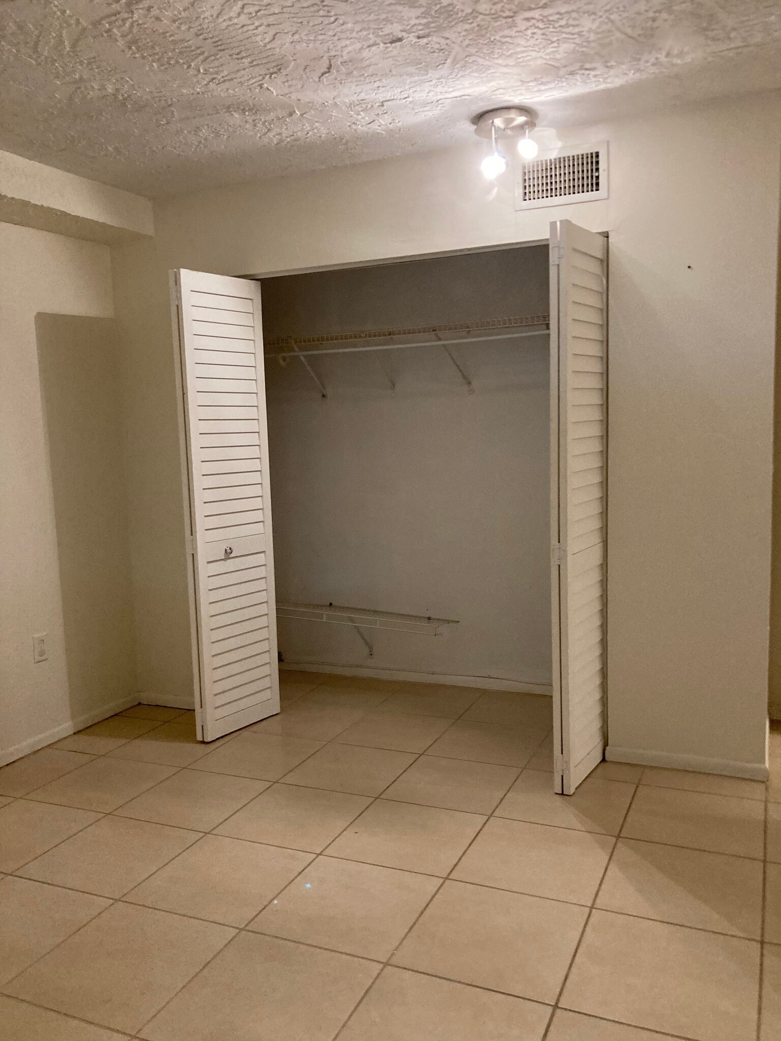 Bedroom with Large closets - 917 Red Bird Rd