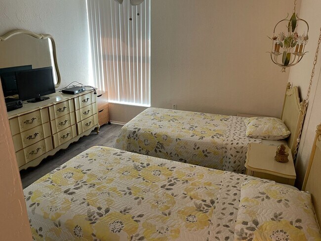 Building Photo - 1/1 Furnished with Lake View & Utilities in Tahitian Gardens a 55+ Community.