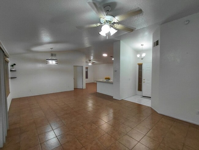 Building Photo - 936 Alameda St