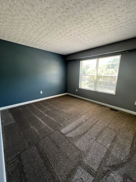 Building Photo - 2800 Pheasant Field Dr