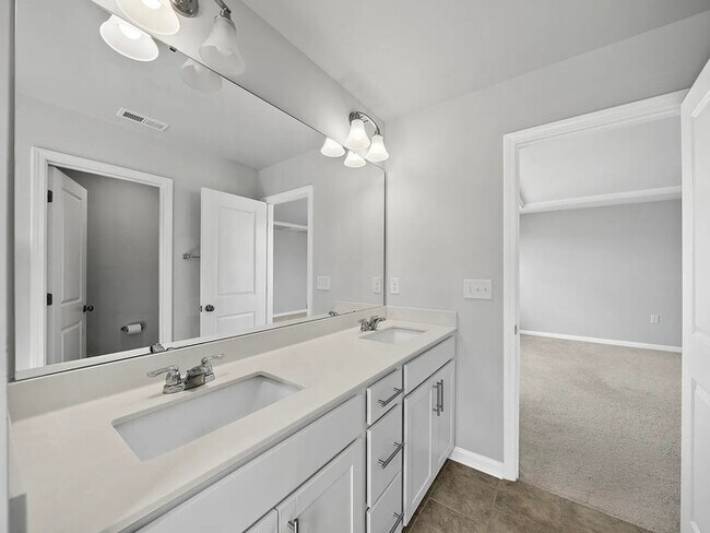 Building Photo - Lease OR Lease to Own