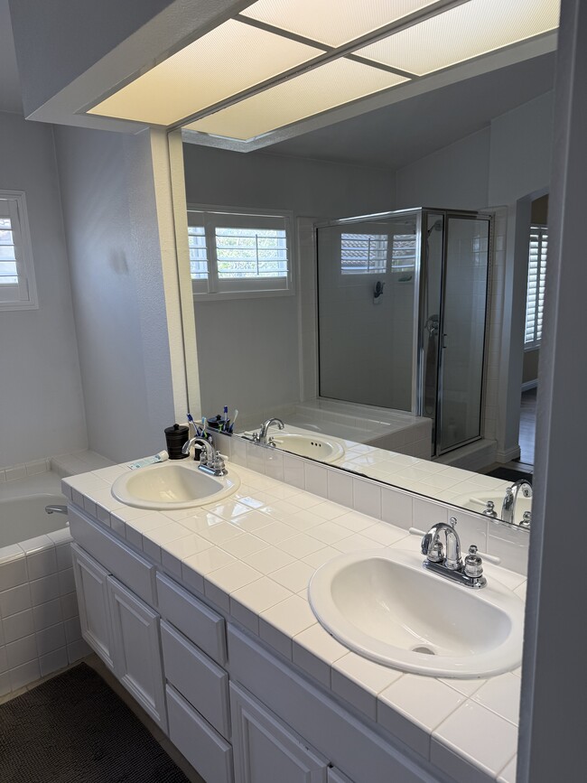 Building Photo - 2204 Lago Ventana