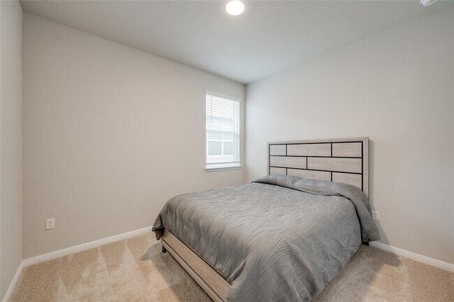 Building Photo - 102 Rainmaker Cv
