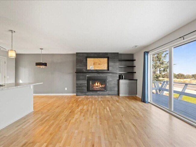 Building Photo - 3603 W Canal Dr
