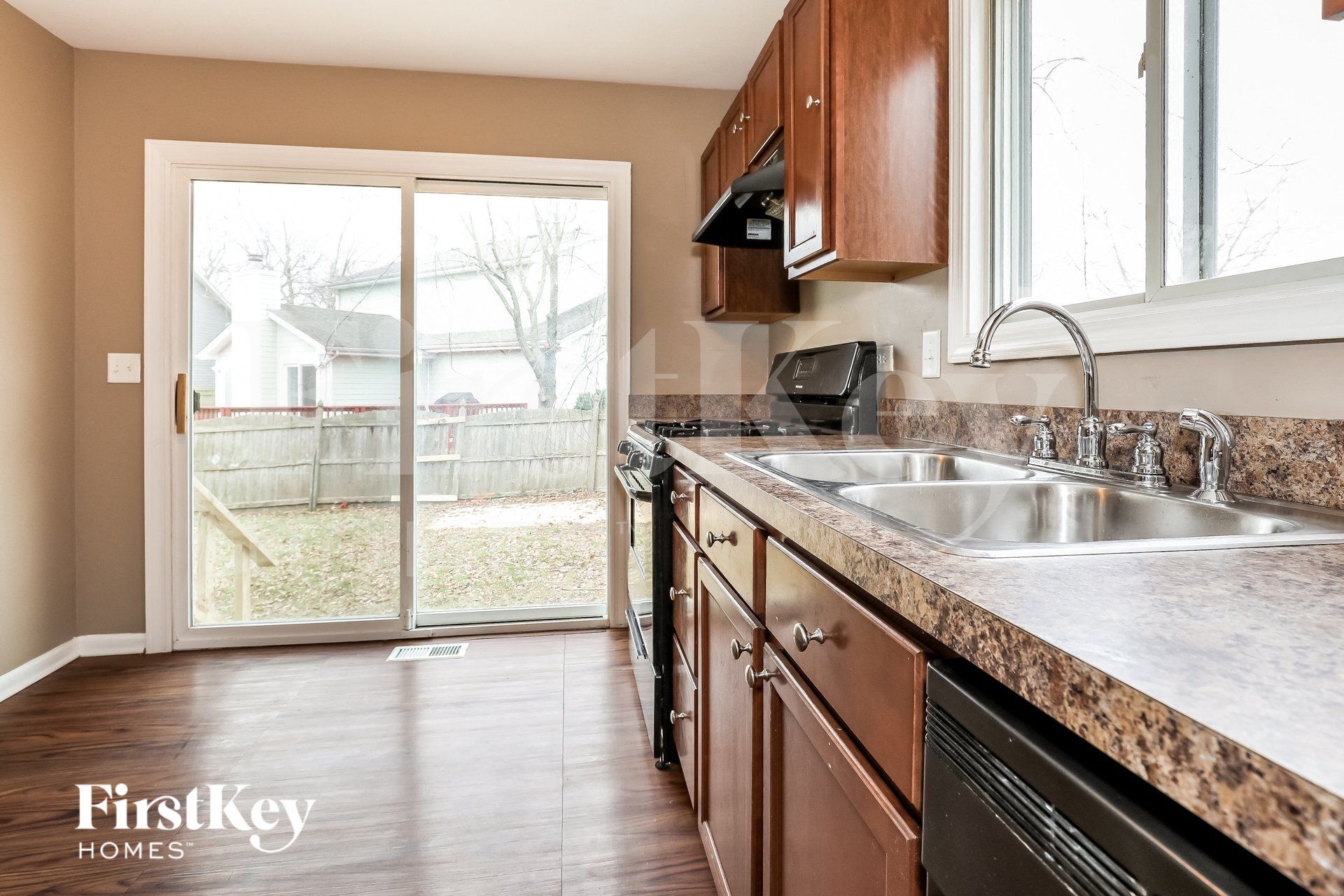 Building Photo - 1405 Middlebury Dr