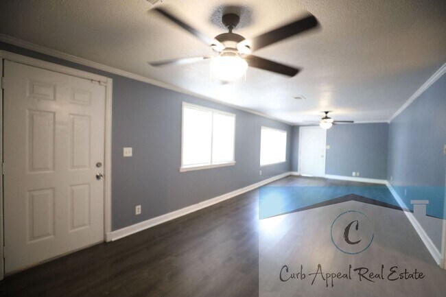 Building Photo - 1405 Pratt Cir