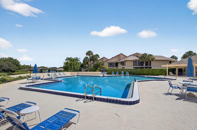 Building Photo - 16997 Waterbend Dr