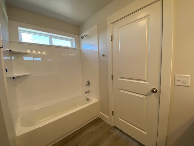 Building Photo - 1403 W Creekside Dr