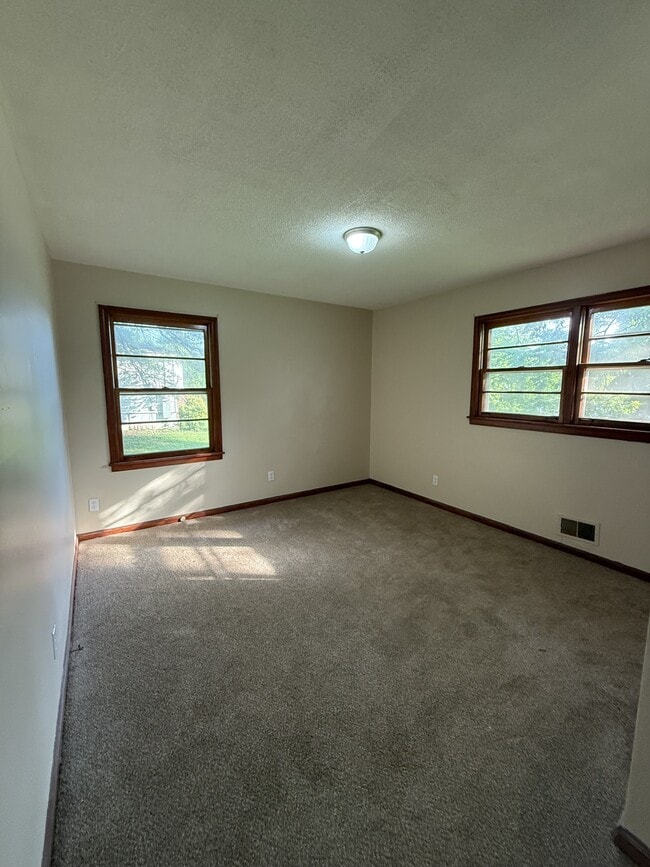 Building Photo - 317 Sunhill Rd NW