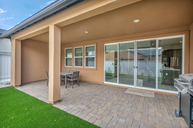 Building Photo - 619 Camargue Trl