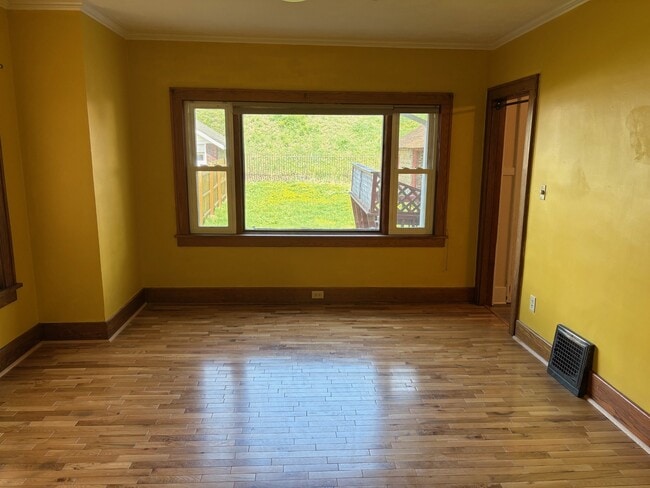 Building Photo - 448 W 28th St