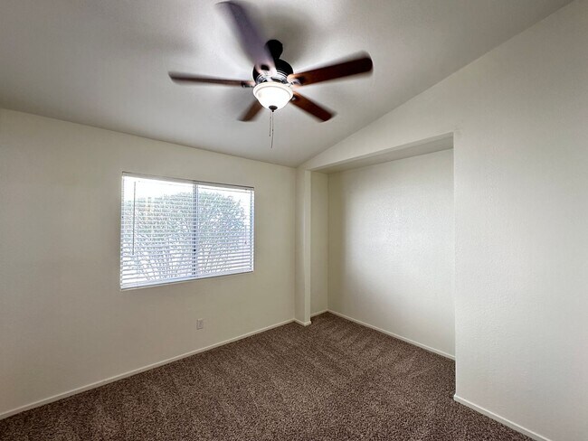 Building Photo - Buffalo & Lake Mead