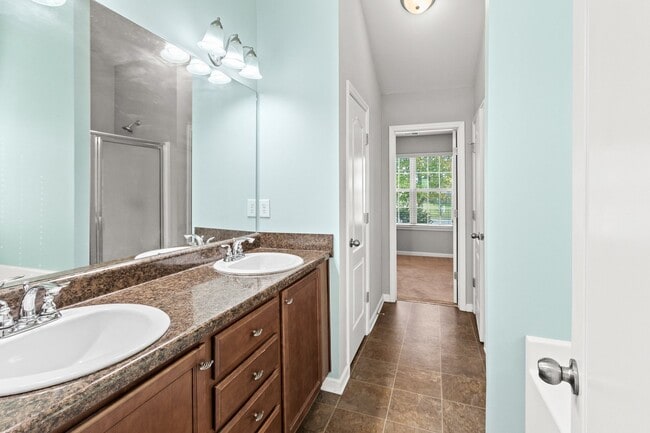 Building Photo - 3 Bed/2Bath in the Reserve At Wydham Gate S/D