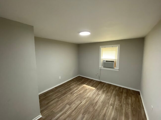 Building Photo - 1810 Hemlock Ave
