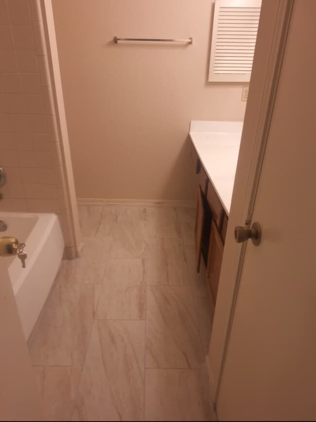 Building Photo - 2133 Shiveley Cir