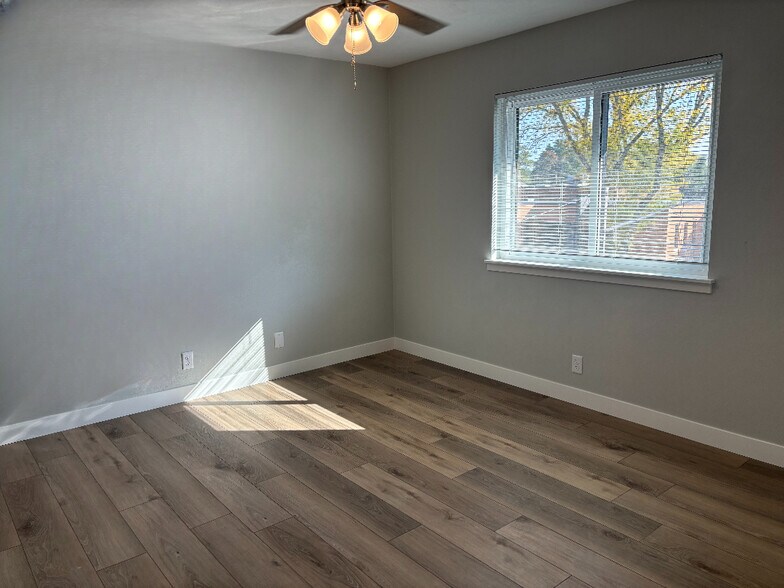 Building Photo - 1646 W 42nd St