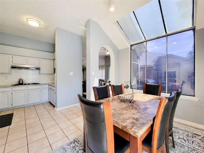 Building Photo - 7122 River Garden Dr
