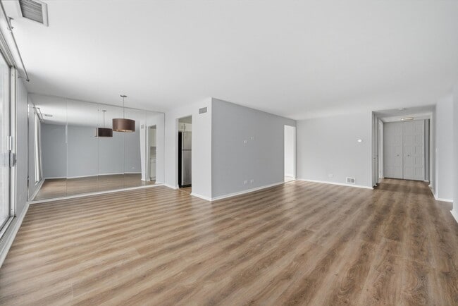 Building Photo - 4000 Triumvera Dr