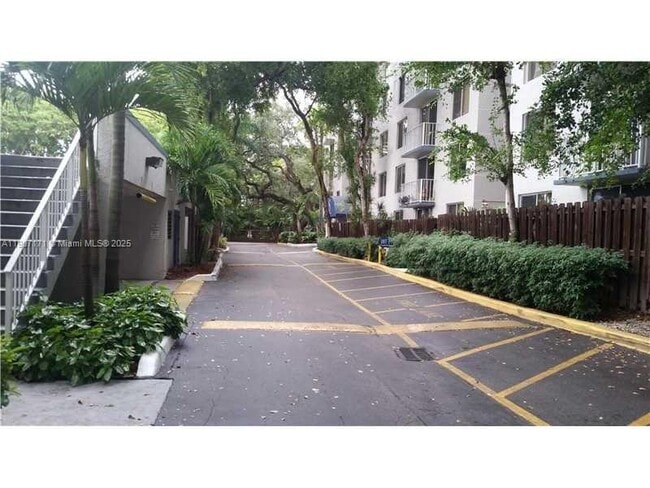 Building Photo - 1720 NW N River Dr