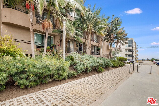 Building Photo - 20 Catamaran St