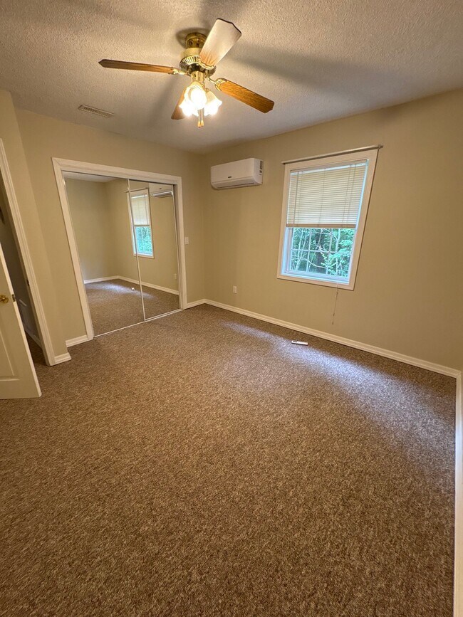 Building Photo - 95 Southwood Dr
