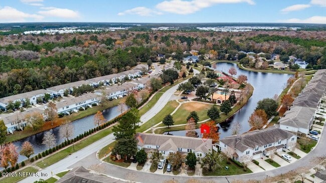 Building Photo - 411 Walnut Dr