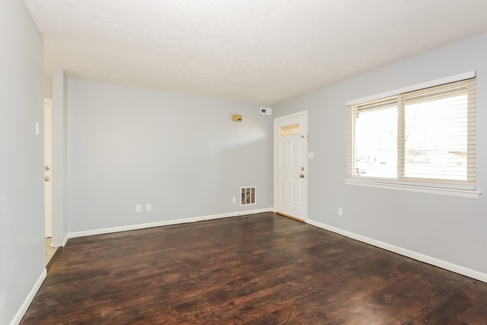 Building Photo - 1233 Plymouth Rock Way