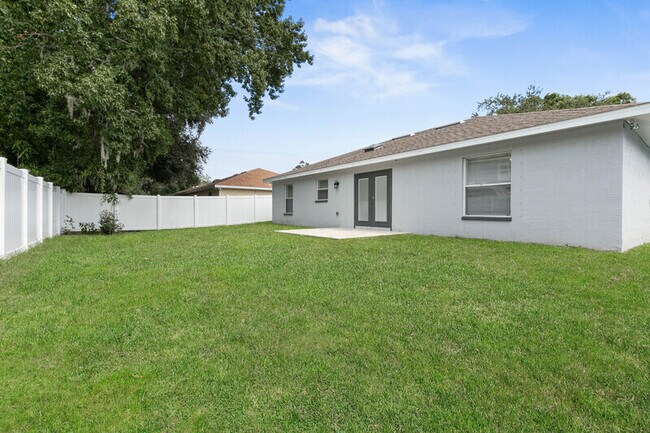 Building Photo - 884 Winchester St