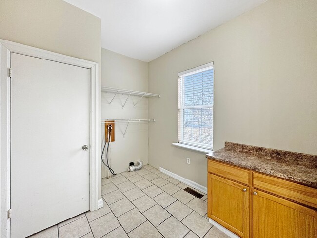 Building Photo - Cozy Vibes, 2 bedroom duplex, pet friendly!!!!