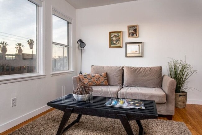 Building Photo - 1159 1/2 Bellevue Avenue