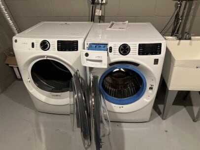 Building Photo - "Charming 4-Bed Retreat in Edina: Spacious 2142 Sq Ft with Hardwood Elegance & Cozy Fireplaces!"