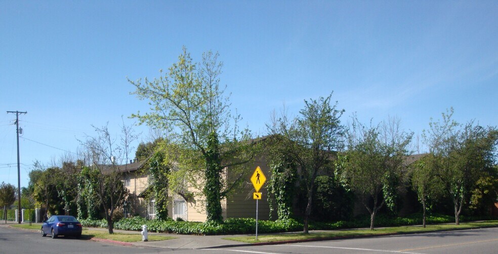 Building Photo - 833 Madison St