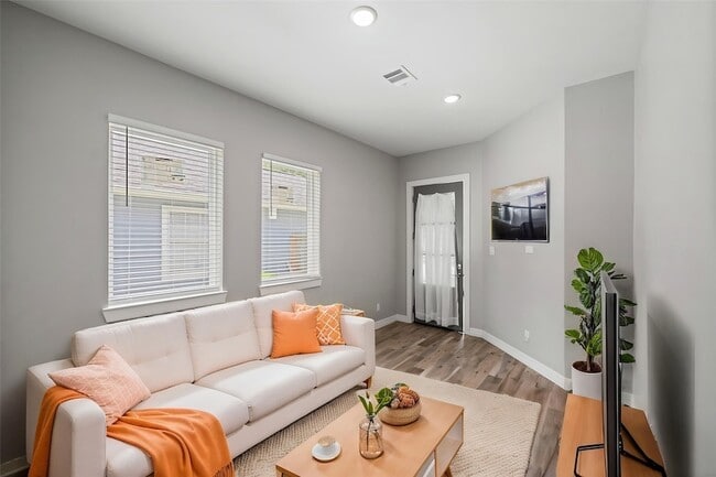 Building Photo - 17807 Glenwolf Dr