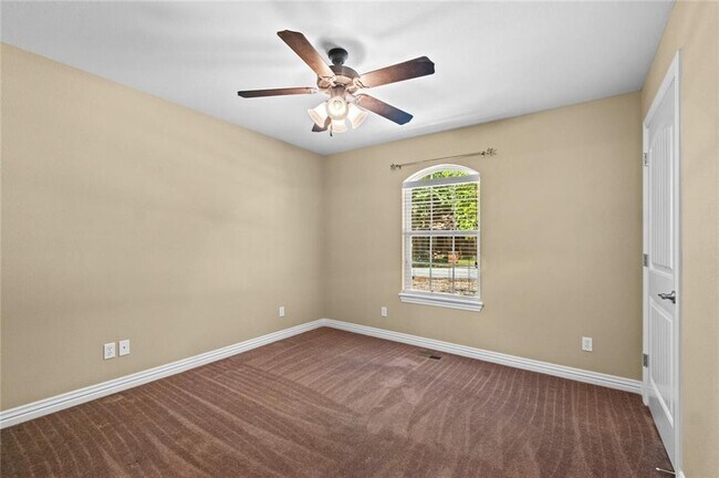 Building Photo - 99 Buckingham Dr