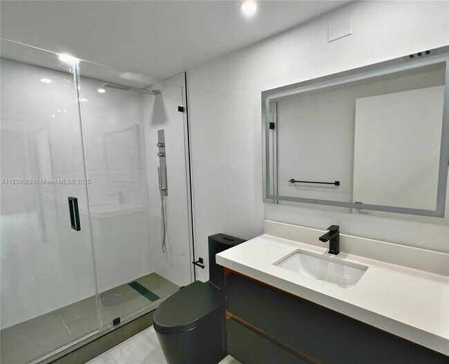 Building Photo - 701 Brickell Key Blvd