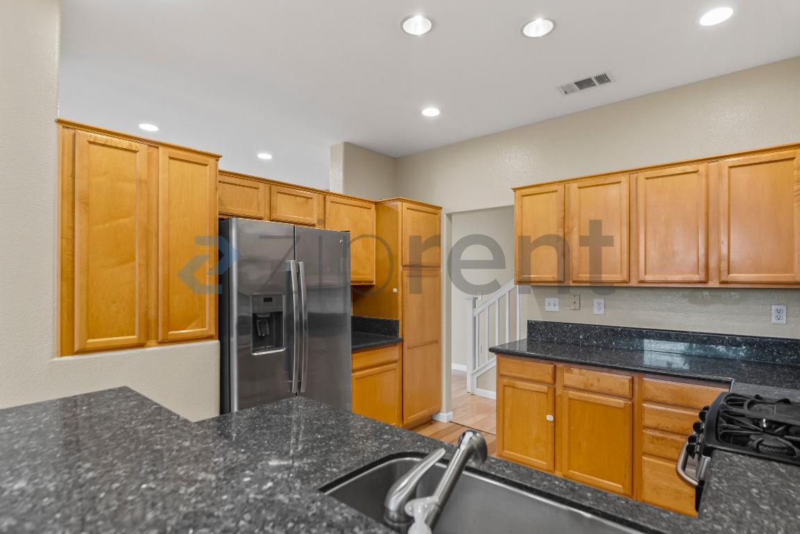 Building Photo - 916 Del Avion Ln